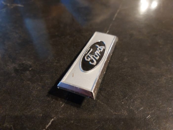 Ford badge