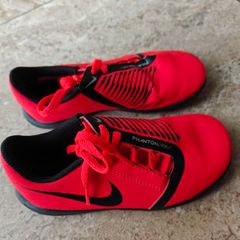 Nike boy football trainer