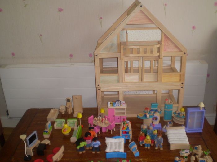 Doll's 3 storey Terrace House and accessories