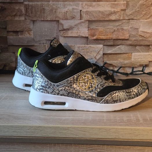 Trainers, size 6
