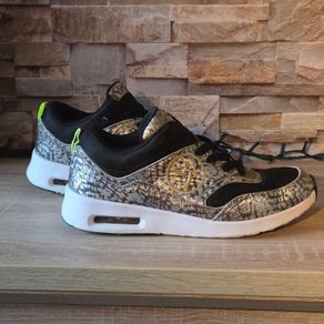 Trainers, size 6