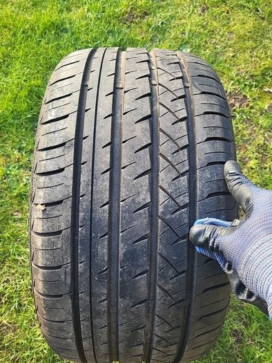 275/35 r18