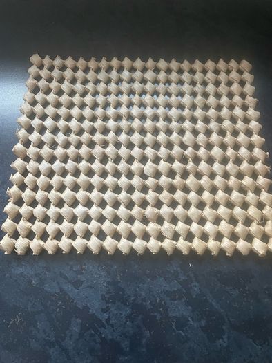 Set of 6 wicker place mats & matching napkin holders