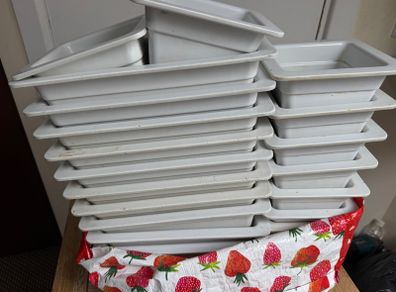 Deep containers for restaurant display.