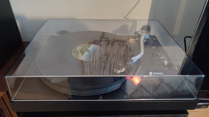 Technics SL-23A turntable/Record player. Like NEW!