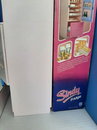 New Sindy vintage unopened Fridge freezer and toy food