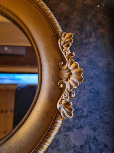 oval mirror