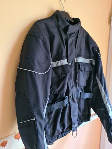 Mens motorbike waterproof Cordura jacket coat with shoulder and elbow pads armour Size medium black heavy biker motorcycle