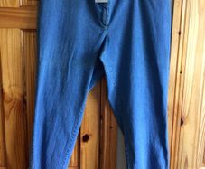 BNWTS Ladies Blue Denim Jeans size 26 includes Postage