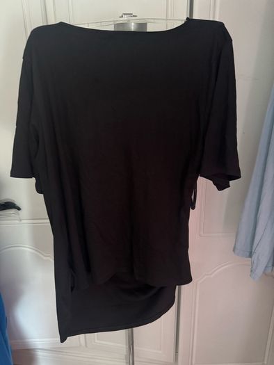 BNWT Black long line slimming cut blouse size 2 XL UK22/24 EU50/52 Postage included