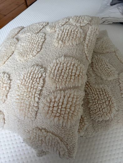 2 Cushions
