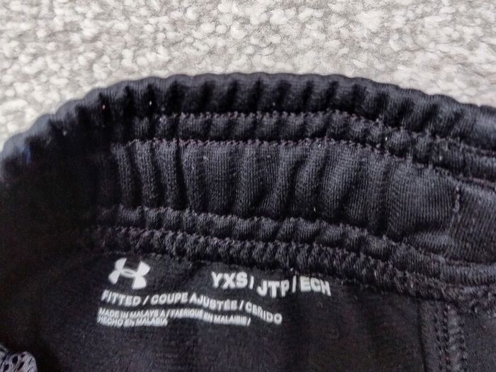 Under Armour Tracksuit Bottoms Size YXS