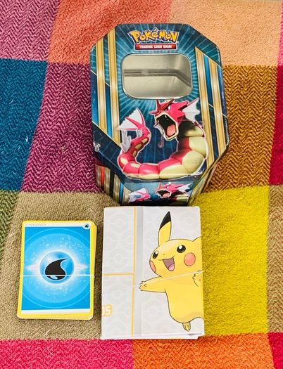 20 Pokemon Cards,Game & Tin