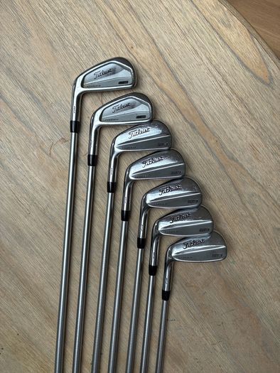 Titleist Golf left handed 718 combo Irons 4-Pw