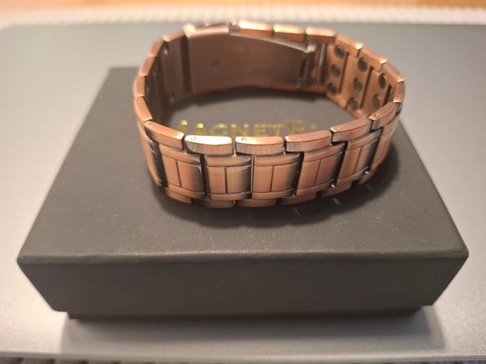 Copper bracelet with magnets - New In Box