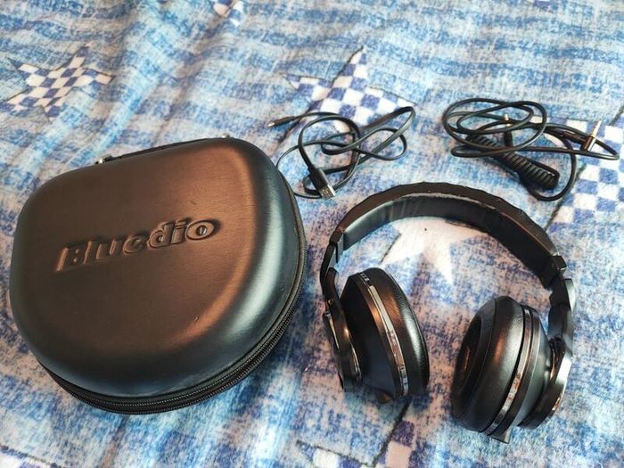 BLUEDIO UFO PLUS Bluetooth headphones