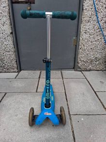 Kid Scooters x 2 (Blue & Pink)