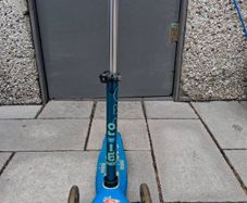 Kid Scooters x 2 (Blue & Pink)