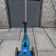 Kid Scooters x 2 (Blue & Pink)