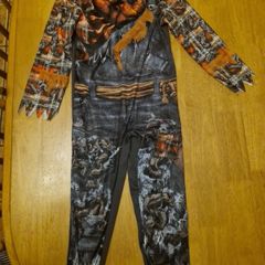 costume age 7-8