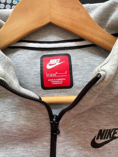 Bundle boys 12-13; North face, Nike tech fleece, under armour, Hoodrich