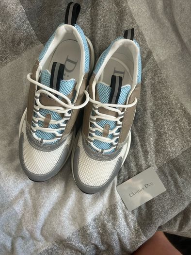 Dior b22 with box