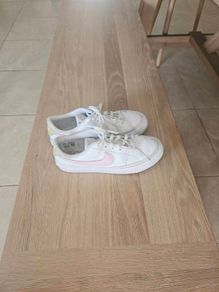 Girls Nike Legacy Runners Size 3