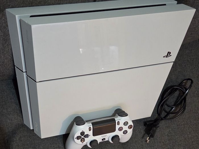 PS4 1TB with firmware 11.02 Jailbroken