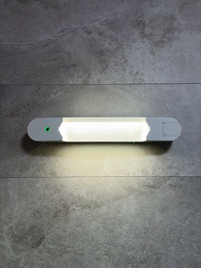 Ansell 8W LED Bathroom Shaver Light with USB (3 units available)