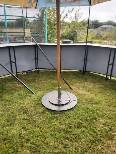 outdoor bar/food area