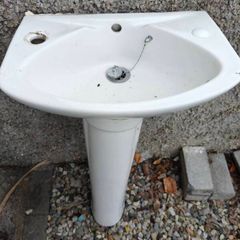 Small sink and pedestal