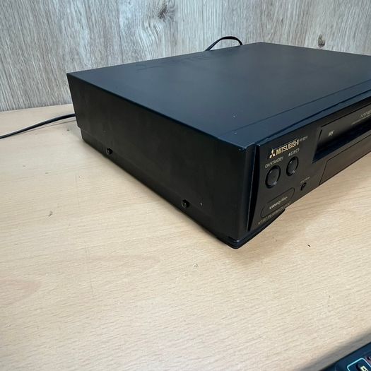 Mitsubishi HS-821V Video Cassette Player With Remote