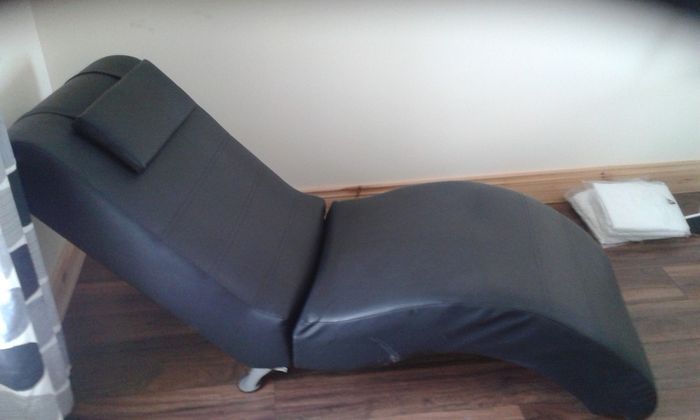 chaise lounge