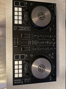 Traktor S2 mk3 DJ decks