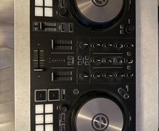 Traktor S2 mk3 DJ decks