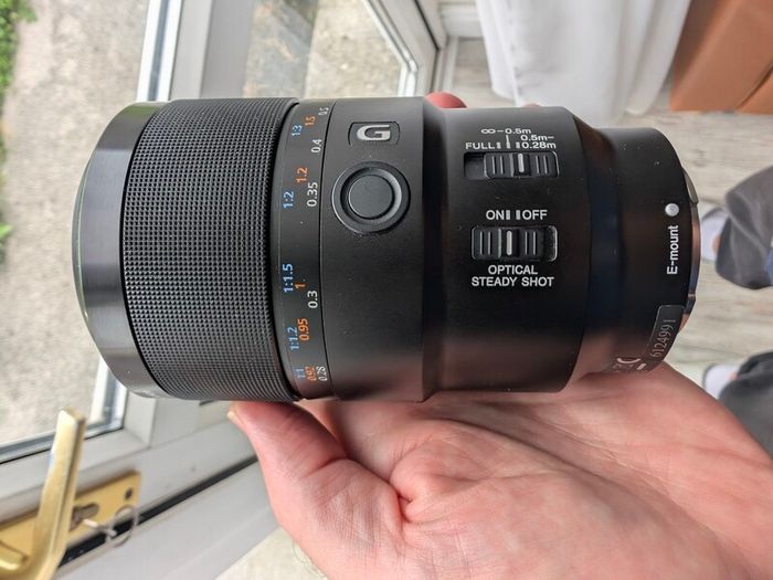 Lens sony 2.8 90 Macro G oss Needs repair