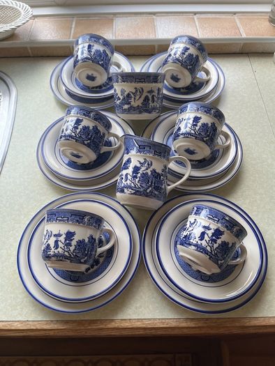 Vintage Arklow Pottery "Willow " 20 piece Teaset in Mint condition