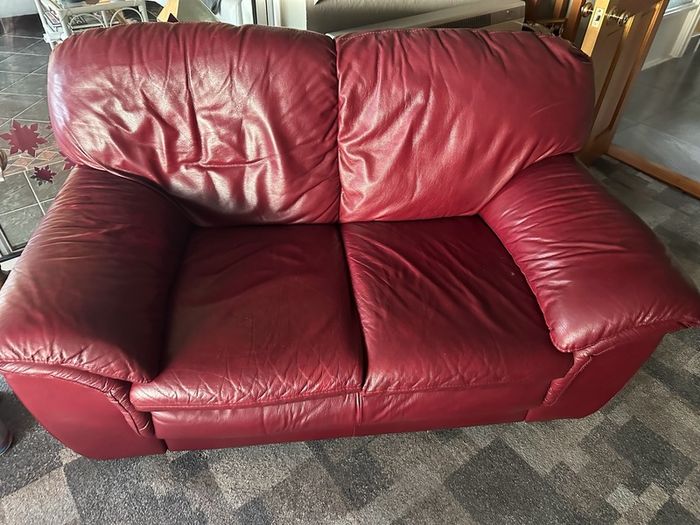 suite red leather sofa