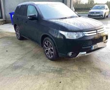 Mitsubishi outlander 2015 AWD Low Mileage 1 owner.