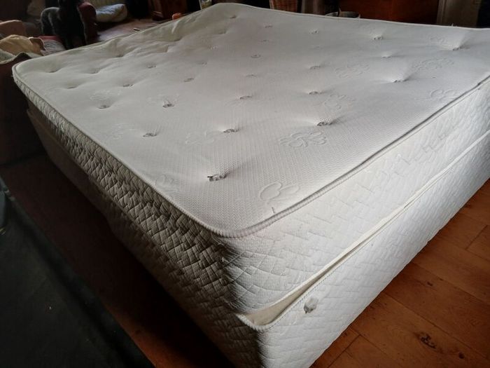 King size divan bed base and mattress