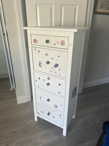 Chest of drawers