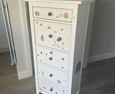 Chest of drawers