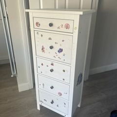 Chest of drawers