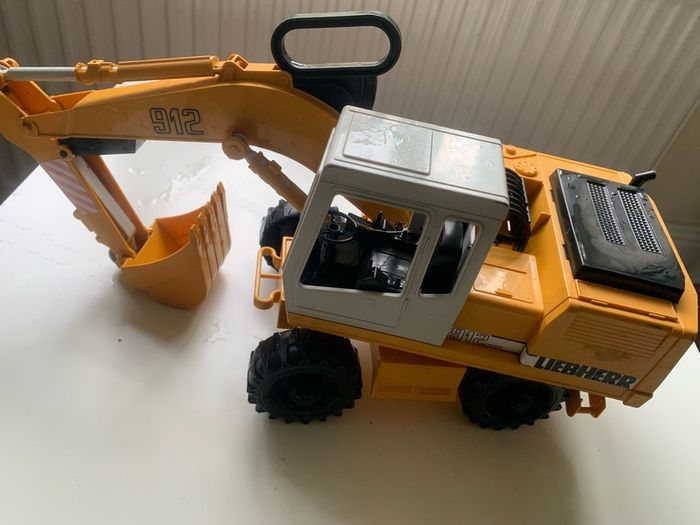 Bruder digger