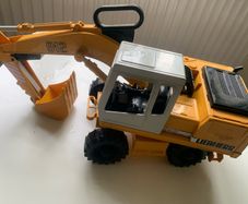 Bruder digger