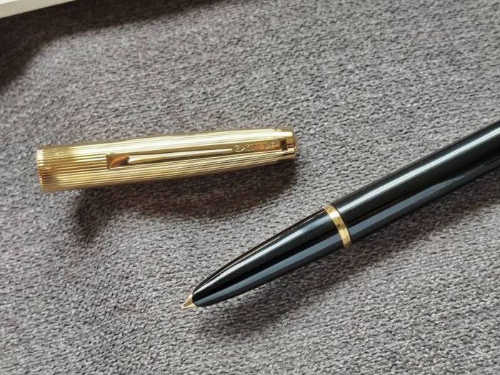 Vintage 1960s Waterman Flash 18K Gold M Nib Fountain Pen - New Old Stock (Unused)