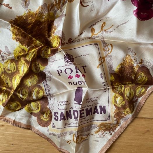 Sandeman port scarf