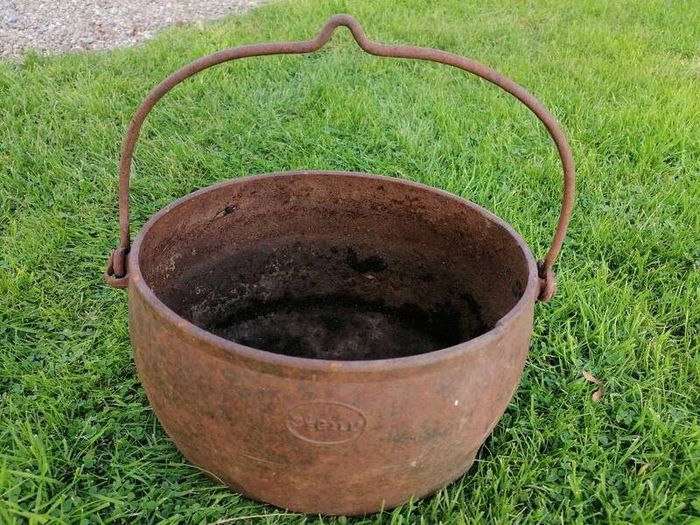 Vintage Cast Iron Pot