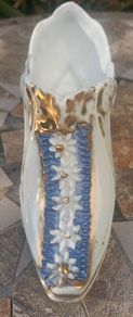 Antique porcelain shoe "For a Good Boy," turn of the 20th century.