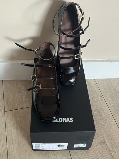 Alohas shoes size 38 /5 . New